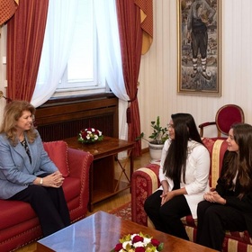 016-f-president-bg_280x280_crop_478b24840a