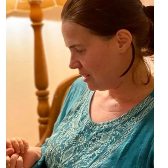 017-eli-mantovska-5pod5-com_700x700_crop_478b24840a