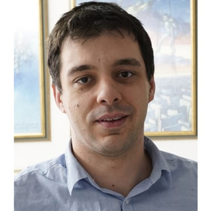 petur_700x700_crop_478b24840a