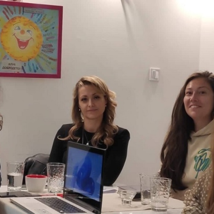 08_700x700_crop_478b24840a